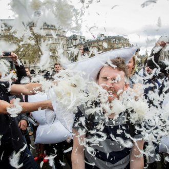 Massive Pillow fight in New York City new york, Latest News new york, we love new york