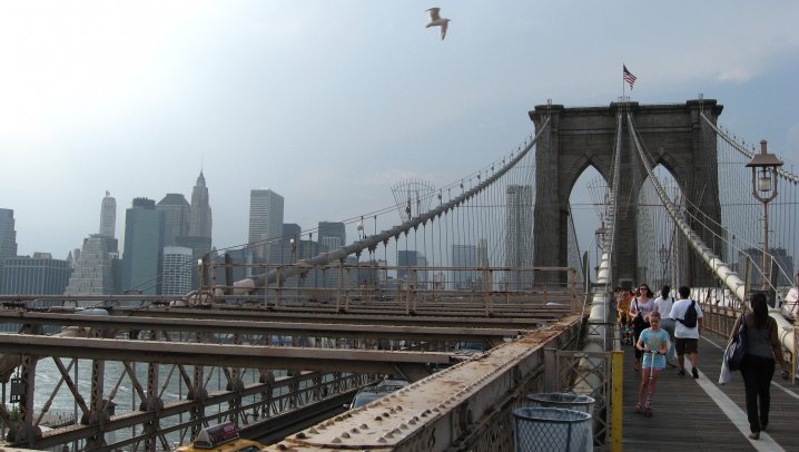 Aerialist performs 285ft above NYC bridge new york, offbeat guide to new york travel
